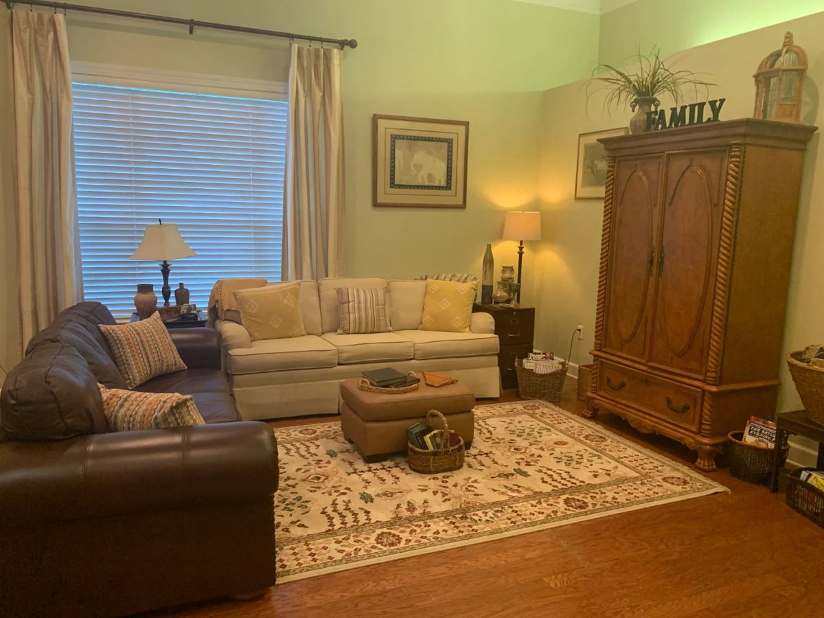 Living room view of furniture pieces 