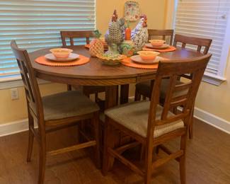 High-top breakfast table with 5 chairs
