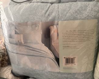 Queen size comforters Unwrapped