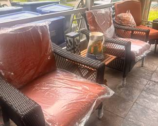 Wicker like new outdoor patio chair