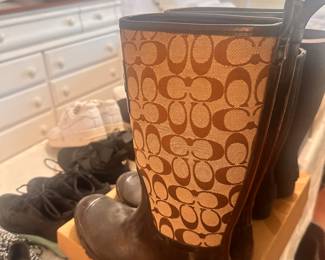 Ladies size 10 coach boots