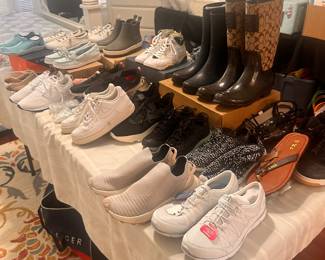 Ladies like new size 10 shoes and boots