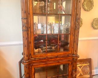 Tommy Bahama style display cabin