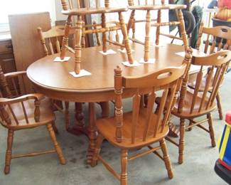 Tell City maple table, 8 chairs and 2 leaves