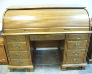 Roll top desk with keys