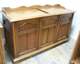 Radio and turntable stereo console