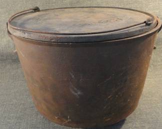 Vintage Cast Iron 3 Leg Cowboy Kettle / Bean Pot