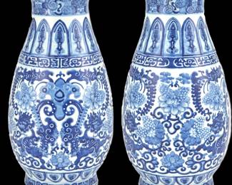 Chinese Blue & White Vase with
Qianlong Mark, late Qing-Republic Period