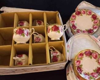 Old English Rose Royal Albert Bone China 8piece Set