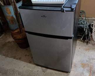 Small Refrigerator and freezer 