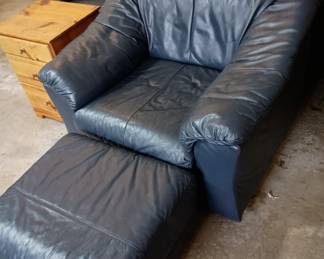 Flexsteel leather  Arm chair with ottoman 