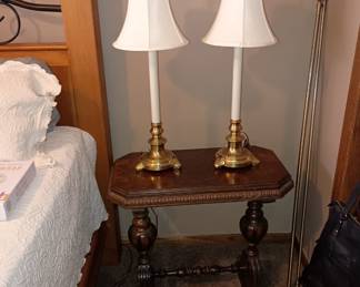 Pair of table lamps 
Open style side table
