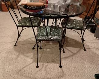 Another nice four top table and chairs set  in great condition 