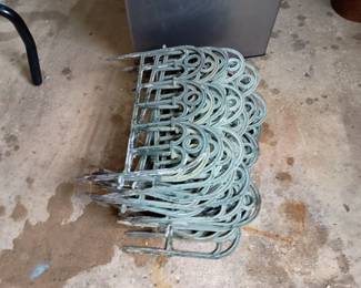 Decorative lawn edging metal pieces