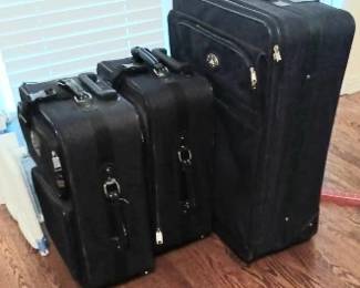 Like New luggage set