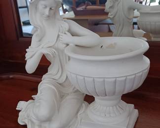 RESIN Decorator Statue
