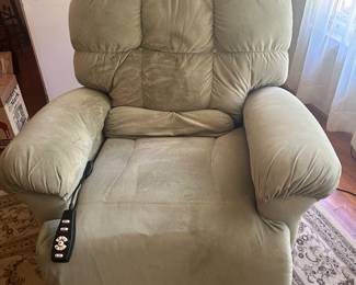 HANDICAPPED LIFT CHAIR