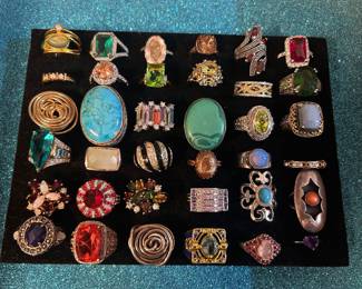LARGE SELECTION OF RINGS
