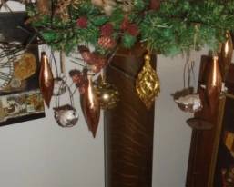 TIGER OAK PLANT STAND