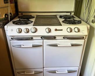 O'Keefe & Merritt gas stove 35"