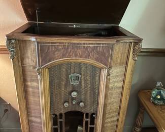 Philco turntable/radio by Sherman Clay Co.