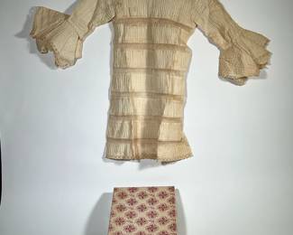 ANTIQUE BLOOMINGDALES GIRL DRESS | Girls dress size 8 by Bloomingdale’s, with box. - l. 23 x h. 32 in