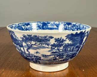 BLUE & WHITE CHINESE BOWL | Chinese or Chinoiserie transferware bowl. - l. 6-1/4 x h. 3-1/4 in