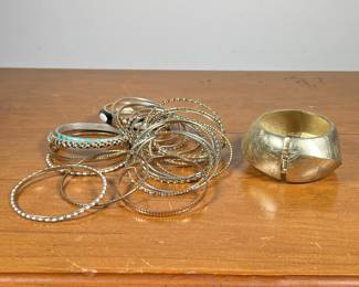 ASSORTMENT OF BANGLE BRACELETS | Collection of metal bracelets.