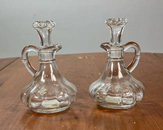 PAIR OF GLASS CRUETS | Two glass cruet jars. - l. 4 x w. 4 x h. 5 in