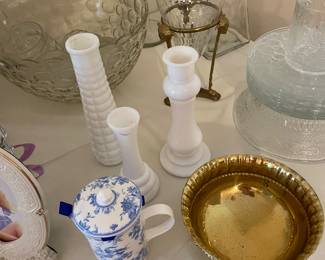 Milk glass 