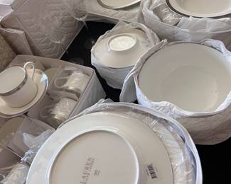 A STUNNING SERVICE FOR 12