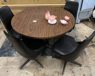 MCM Table and 4 chairs