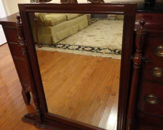 This mirror goes on top