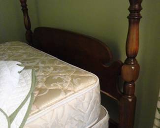 Vintage Twin Bed/Couple Linen Cream Bedspreads for a twin