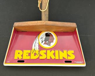 Redskins dust pan