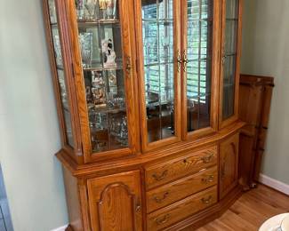 Vtg. China cabinet