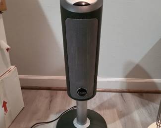 Lasko digital space saving heater