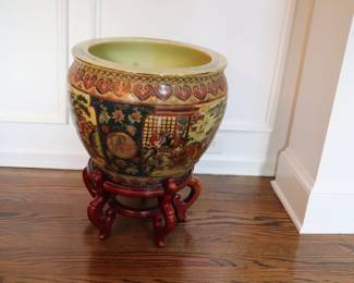 Japanese Royal Satsuma Hand Painted and Gilded Large Fish Bowl Planter on Stand