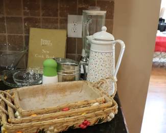 Vintage Woven Raffia and Straw Floral Basket Casserole holders 