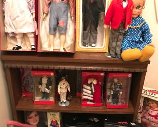 Fantastic vintage collectible toys and dolls. Big selection of Barbie, Skipper, Ken and Allan original clothes. 