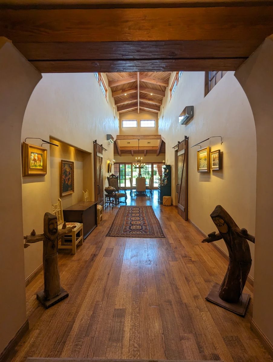 A magnificently curated collection blending contemporary art, antique furniture, high end pieces, exclusive furnishings. 