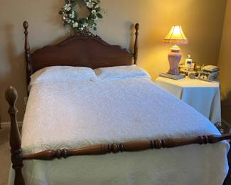 Antique 4 poster full size bed