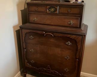 Antique 1940's chest of drawers