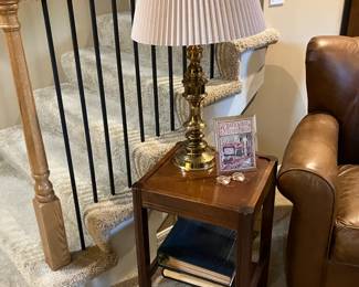 End table, brass lamp