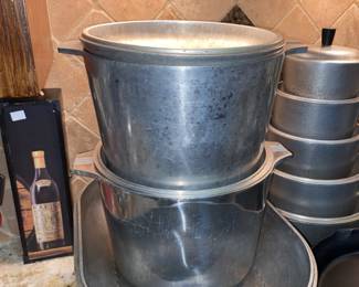 I know it doesn’t seem like it but gumbo season is right around the corner. Get your Magnalite pot now.