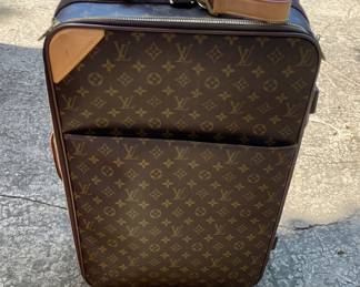 Louis Vutton 21' weekender with hanging bag