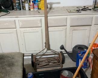 Self propelled lawn mower