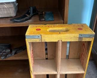 coca cola small case/shelf 