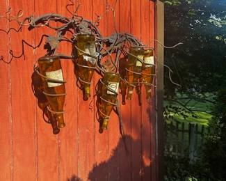 METAL WINE BOTTLE DECOR