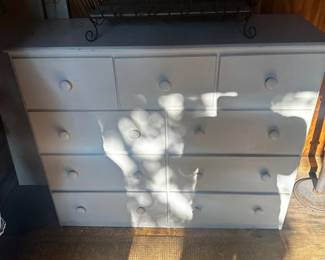 DRESSER
